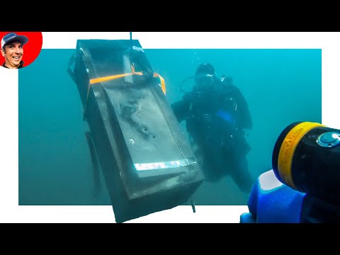 Found 2 GUNS in Safe While Scuba Diving in River! (Police Called) Video