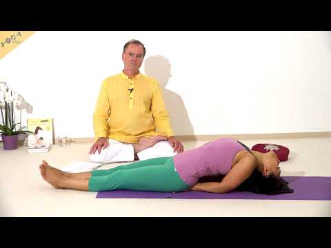 Fisch mit mittlerer Nabho Mudra - Yoga Asana Lexikon