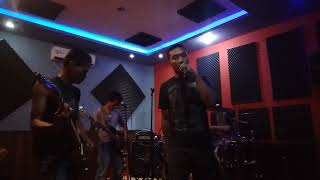 Download lagu Menyambut pagi cover by red label mp3 Download lagu Menyambut pagi cover by red label mp3