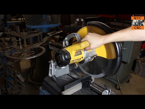 Metalo pjaustyklė DW872 355 mm, DeWalt video