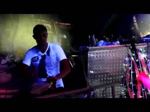 Саксофонист Syntheticsax - givet a way (Life perfomance)