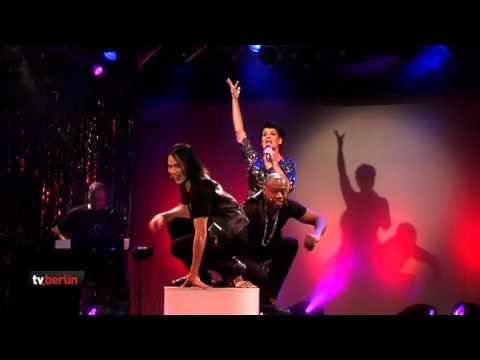 Gayle Tufts mit Wintershow im Berliner Tipi am Kanzleramt