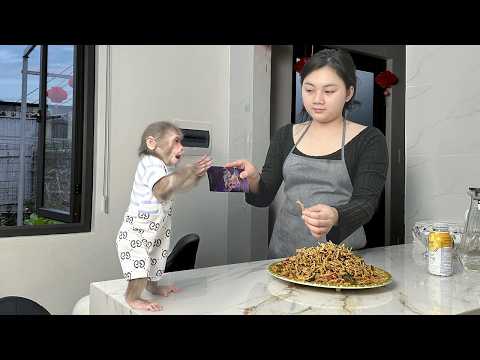 Lala received a special gift and meaningful wishes from Mom!