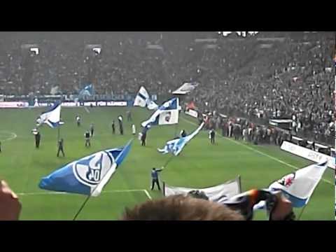 FC Schalke 04 - Borussia Dortmund - Einlaufen der Mannschaften - 14.04.2012