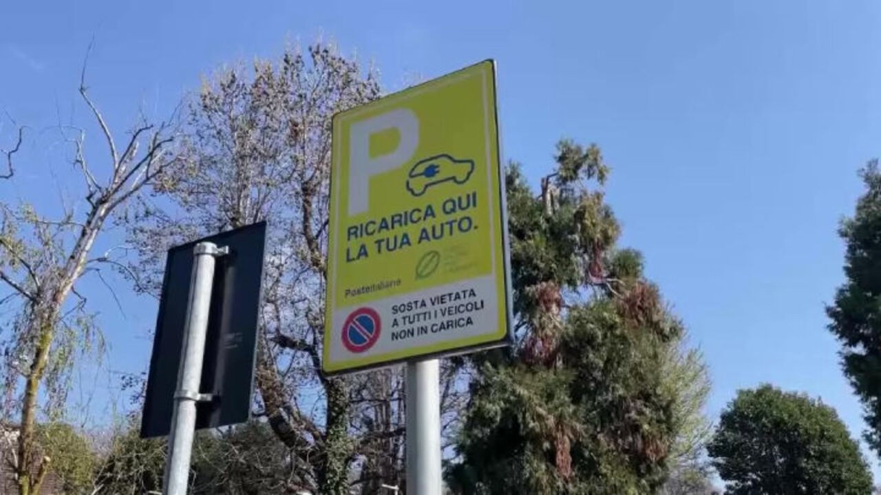 Oltre 3.200 colonnine ricarica già installate in piccoli centri per mobilità sostenibile