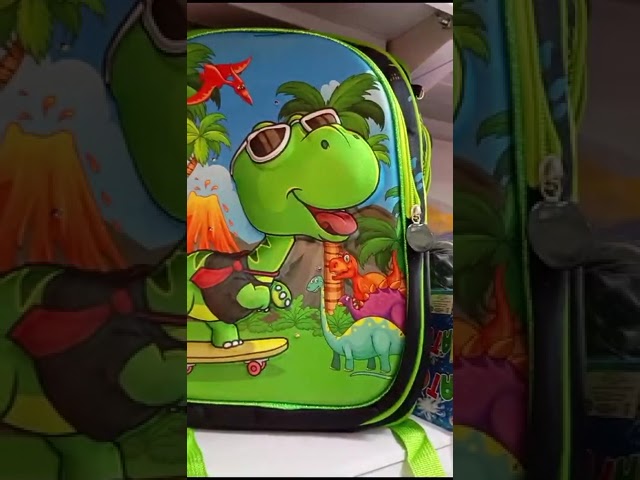 Vídeo relacionado con SAFTA Real Madrid 3D - Mochila de Guardería 3D, Adaptable a Carro, Fácil Limpieza, Ideal para Niños de Diferentes Edades, Cómoda y Versátil, Calidad y Resistencia, 22x10x27 cm