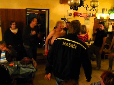 Vodranty - stavění máje