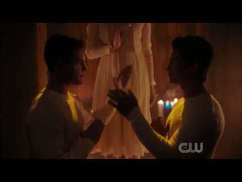 Kevin & Fangs 3x16 | Riverdale Cult Wedding