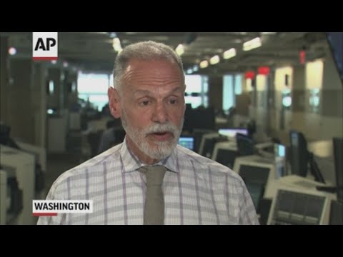 Federal agents broke up a massive Medicare scam Tuesday, arresting two dozen people across the country who allegedly peddled unneeded orthopedic braces to hundreds of thousands of seniors. (April 9)