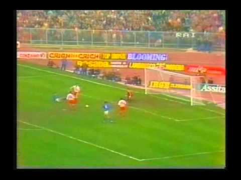 1984 (December 8) Italy 2-Poland 0 (Friendly).avi