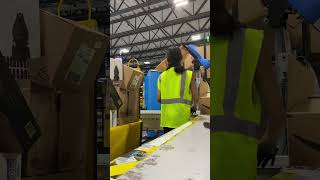 a day in the life of an AMAZON WAREHOUSE PACKER in 60 secs #shorts