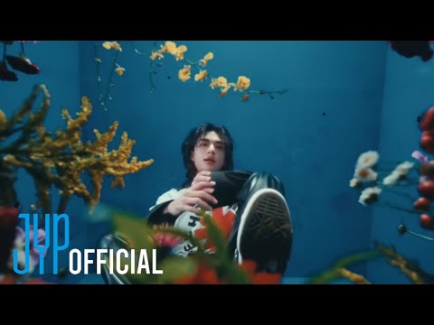 Stray Kids "Bounce Back" M/V