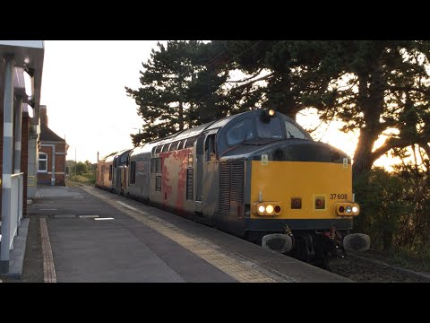 Rail Operations Group 37608 and 37611 let rip at Manningtree with 0P00