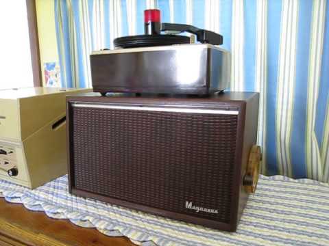 Magnificent MAGNAVOX Hi-Fi AM Radio w/ Phono Jack Circa 1955