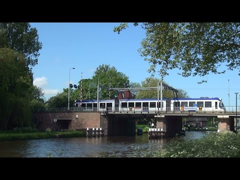 HTM RandstadRail 19 & tramlijn 1 over de Reineveldbrug te Delft | 15 mei 2015