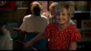 Young Sheldon&#39;s mom Drunk!!