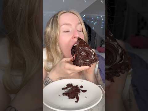 ASMR • no talking 🍫 matilda inspired, rich chocolate cake mukbang 🧸 #asmr #chocolatecake