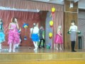 Девчёнки танцуют така та!)))) 