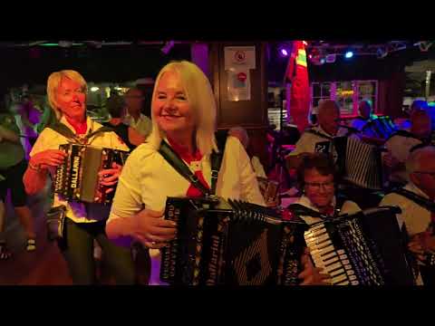 Lindesnes Trekkspillklubb på Bora Bora