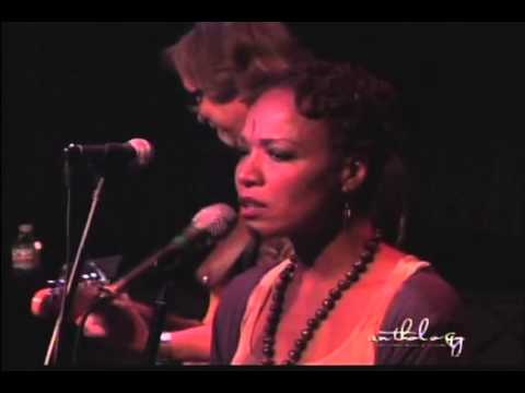 Lisa Simone chante "The Autumn Leaves" live at Anthology San Diego