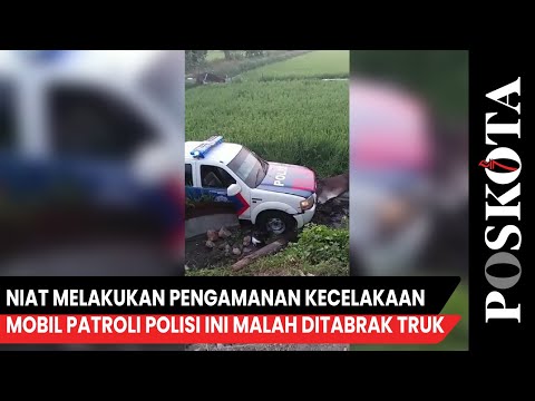 Sedang Melakukan Pengamanan Kecelakaan, Mobil Patroli Polisi Ditabrak Truk Hingga Jatuh ke Sawah
