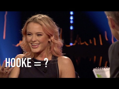 Zara Larsson practices her SKAM skills | SVT/NRK/Skavlan