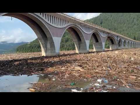 Imagini de la baza viaductului de la Poiana Largului după inundațiile din 27-28 iulie