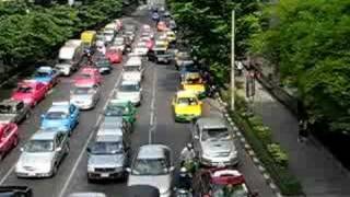 preview picture of video 'Traffic in BKK near BTS Chong Nonsi'