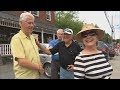Bill and Hillary Clinton window shopping in Quebec town