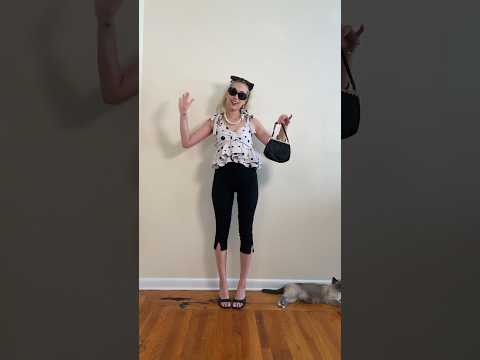 Let’s style capris!👖 #capris #fashion #trends #personalstyle #vintage #pants #angemariano #styling