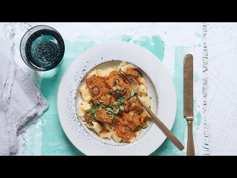 Rezept: Veganes Gulasch mit Zupfnudeln I VEGANE UND VEGETARISCHE REZEPTE