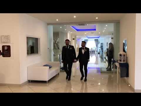 Ingresso sposi in sala Alex e Nicola