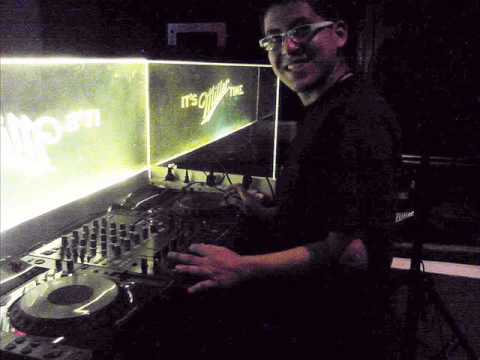 Fade Into Show me Love - Avicii vs Robin S. (Dj Haro Mashup)