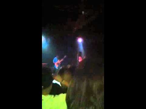 Jhenè Aiko performs "growing apart too" at the Glass House