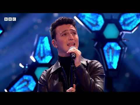 Zak Abel and Sheku Kanneh Mason perform 'Same Boat' in the Ballroom ✨ BBC Strictly 2022