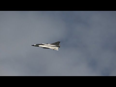 Saab Draken J35 Air Show - Thrilling Aerobatics and Jaw-Dropping Maneuvers