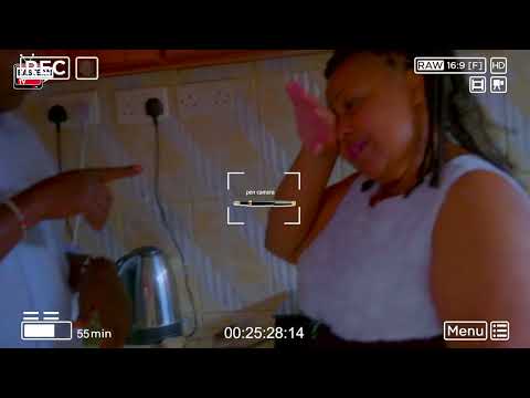 Mzee b3@ts  mama njuguna  and broke her hand Hapa ni v!t@ Tupu watch na headphone ama earphones 