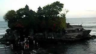 preview picture of video 'Tanah Lot Temple, Bali 2011'