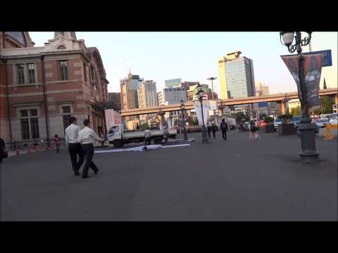 A nova estação de Seul ao lado da antiga estação de Seul Coreia (2012).