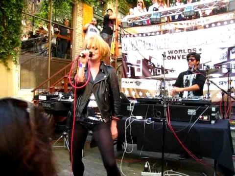 Uffie - MC's Can Kiss Lyrics @ Filter Magazine SXSW 2010 Day Party Live