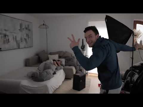 Sascha Huber weckt EHRENPFLAUME mit Jodel Musik