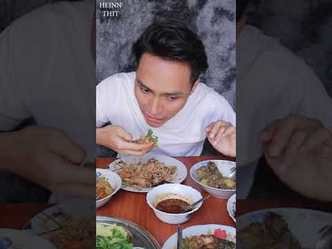 Heinn Thit - Eating Show with Sour Green Papaya Curry and Fish paste