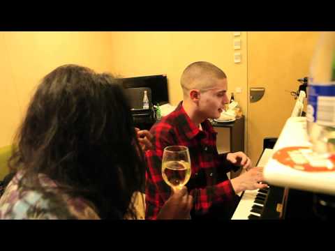 CHEFF JULEKALENDER DEC 22 - DR's KONCERTSAL AKA DET FLYVENETRÆPPE