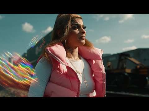 Smakka - I'm Different [Official Video]