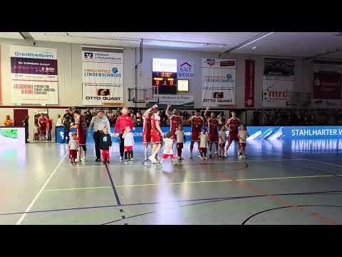 TuS Ferndorf gegen HSG Hanau. Einlauf und Choreo der Brigade C zu ihrem 20-jährigen Jubiläum.