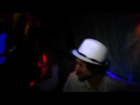 DJ BRUCE GOA-SPINNIN IN KUWAIT 2010-Doin his signature move..Track- I GOTTA FEELIN..!!