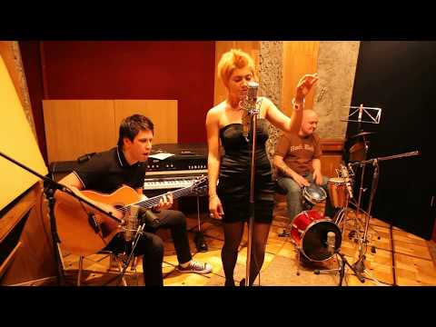 One O' Clock Trio-Remember the time (Michael Jackson acoustic cover)