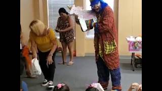 Payaso Pikorete y Muñequita Pompita Rmpiendo Piñata en Cumpleaños de Sandra en Middleburg FL