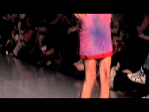 Isabel Henao. Desfile 10 años Revista Fucsia