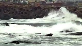 Cyclone Hudhud will intensify in the next few hours